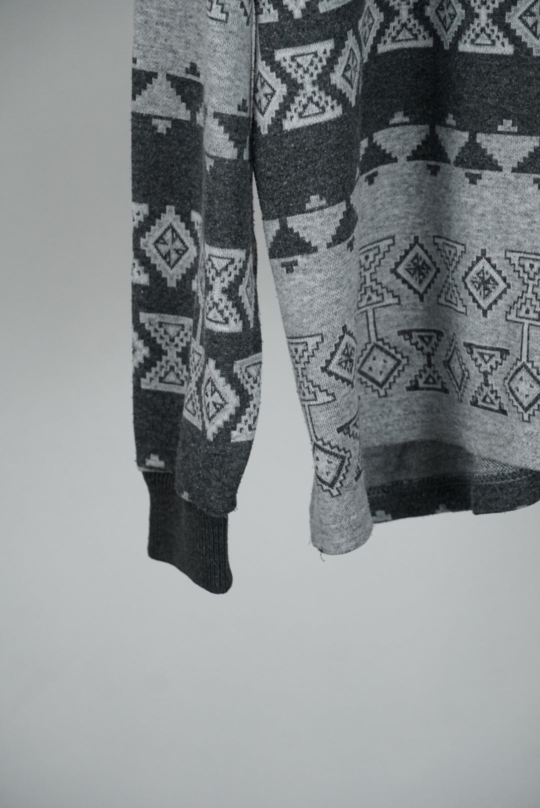 Polo motif géométrique