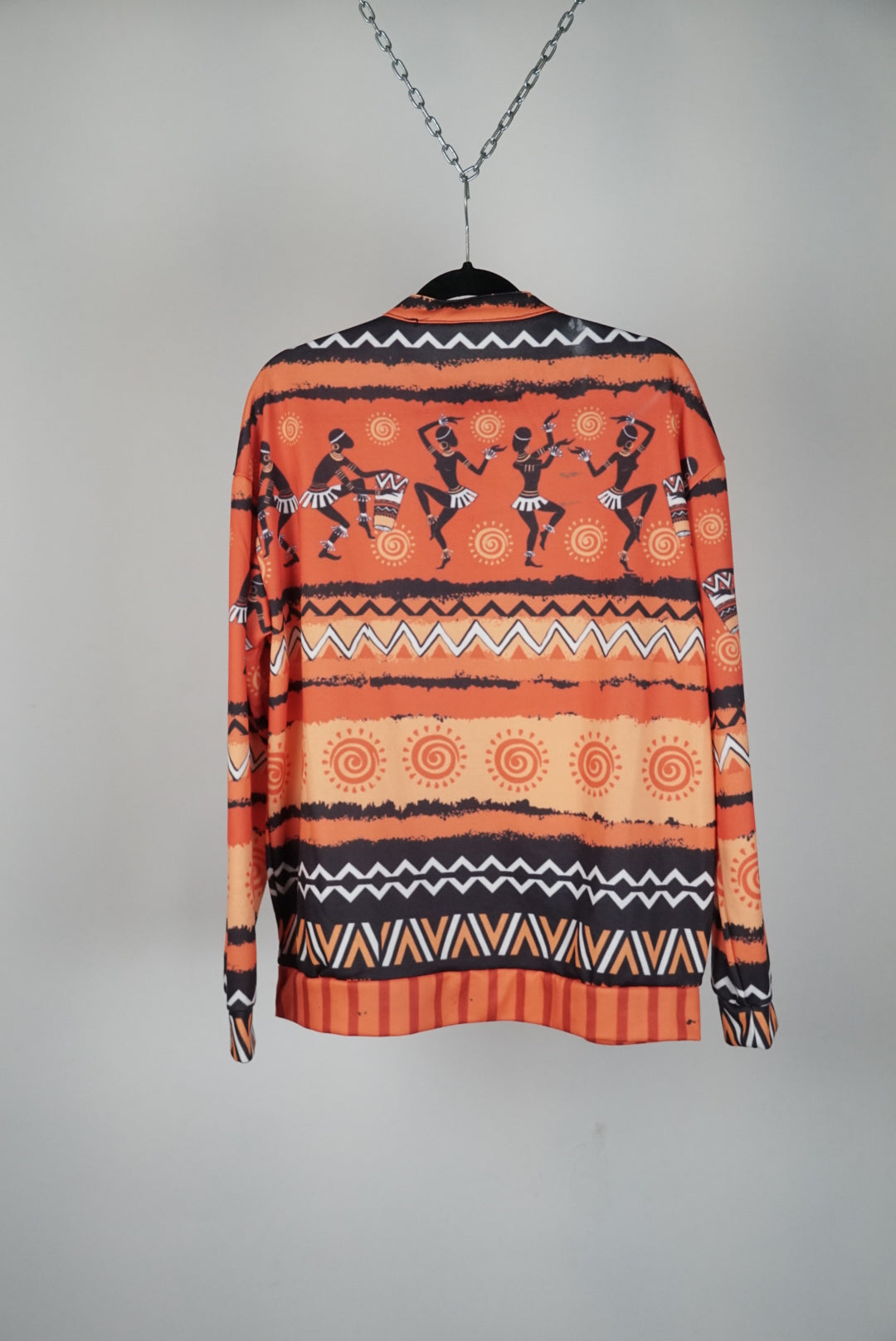 Pull orange a motif africains