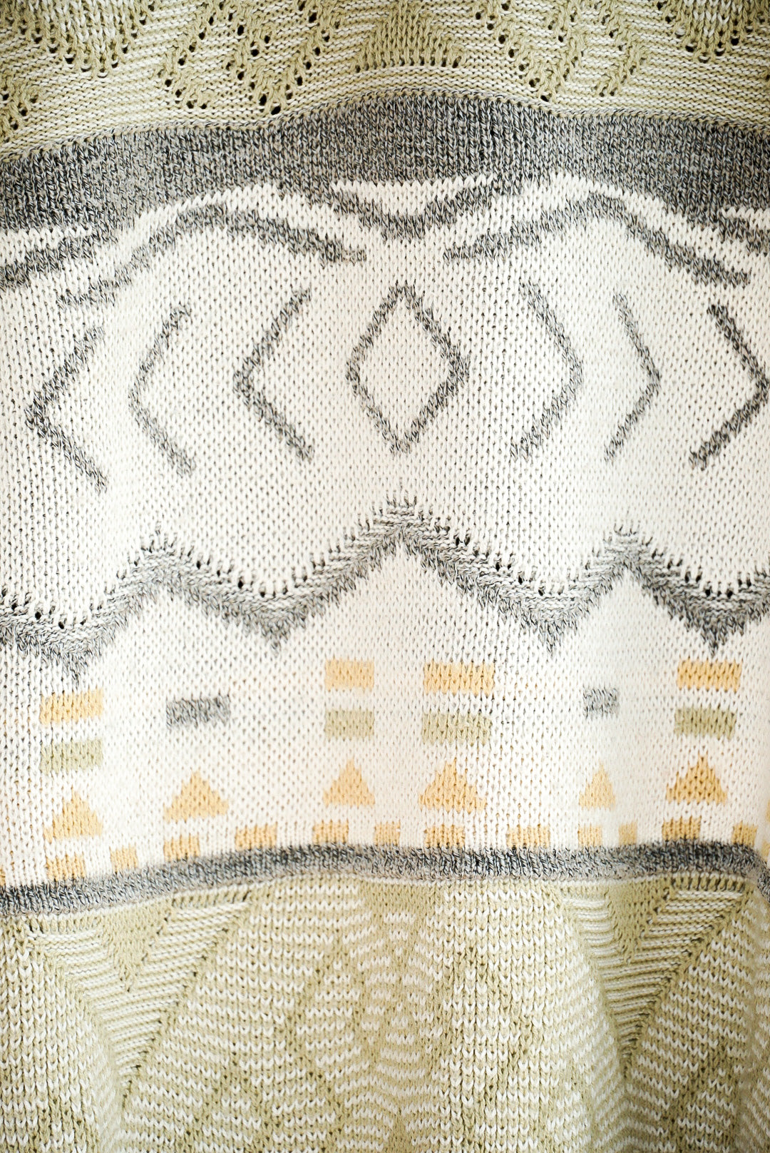 Pull blanc cassé à motif aztèque