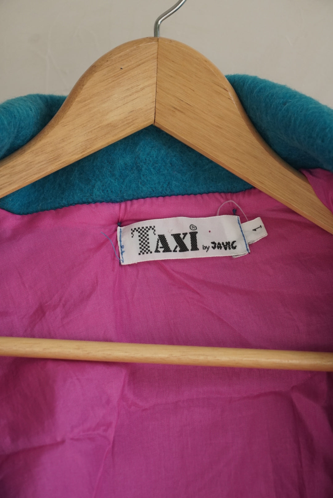 Veste bleu et fuschia à capuche