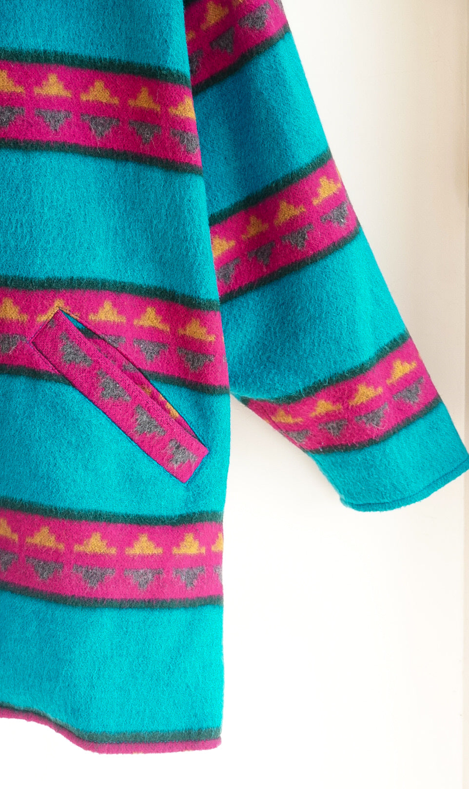 Veste bleu et fuschia à capuche