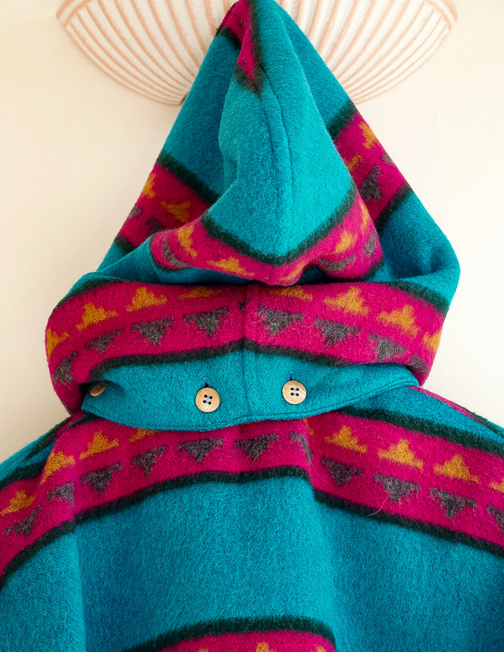 Veste bleu et fuschia à capuche