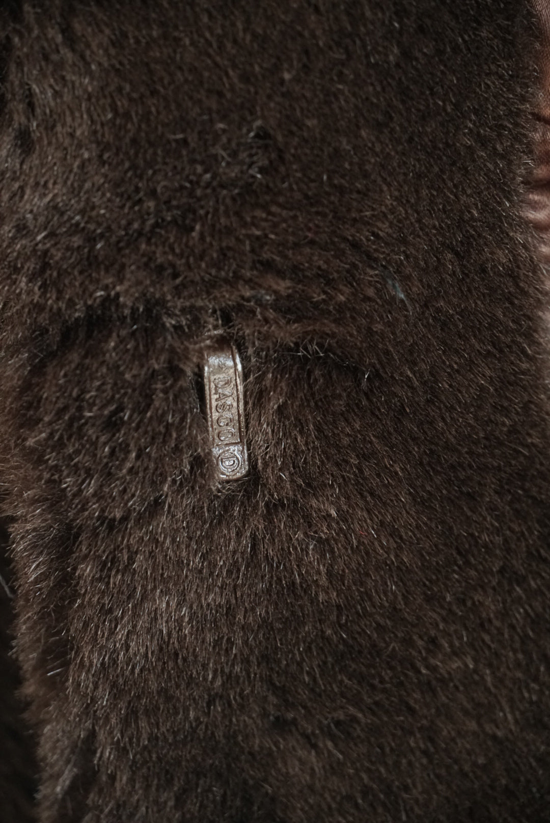 Manteau court en fourrure marron