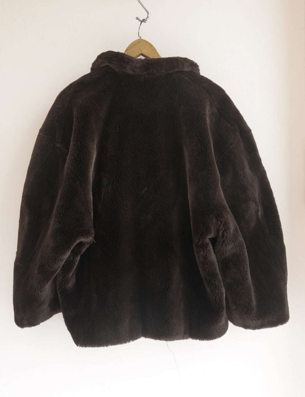 Manteau court en fourrure marron