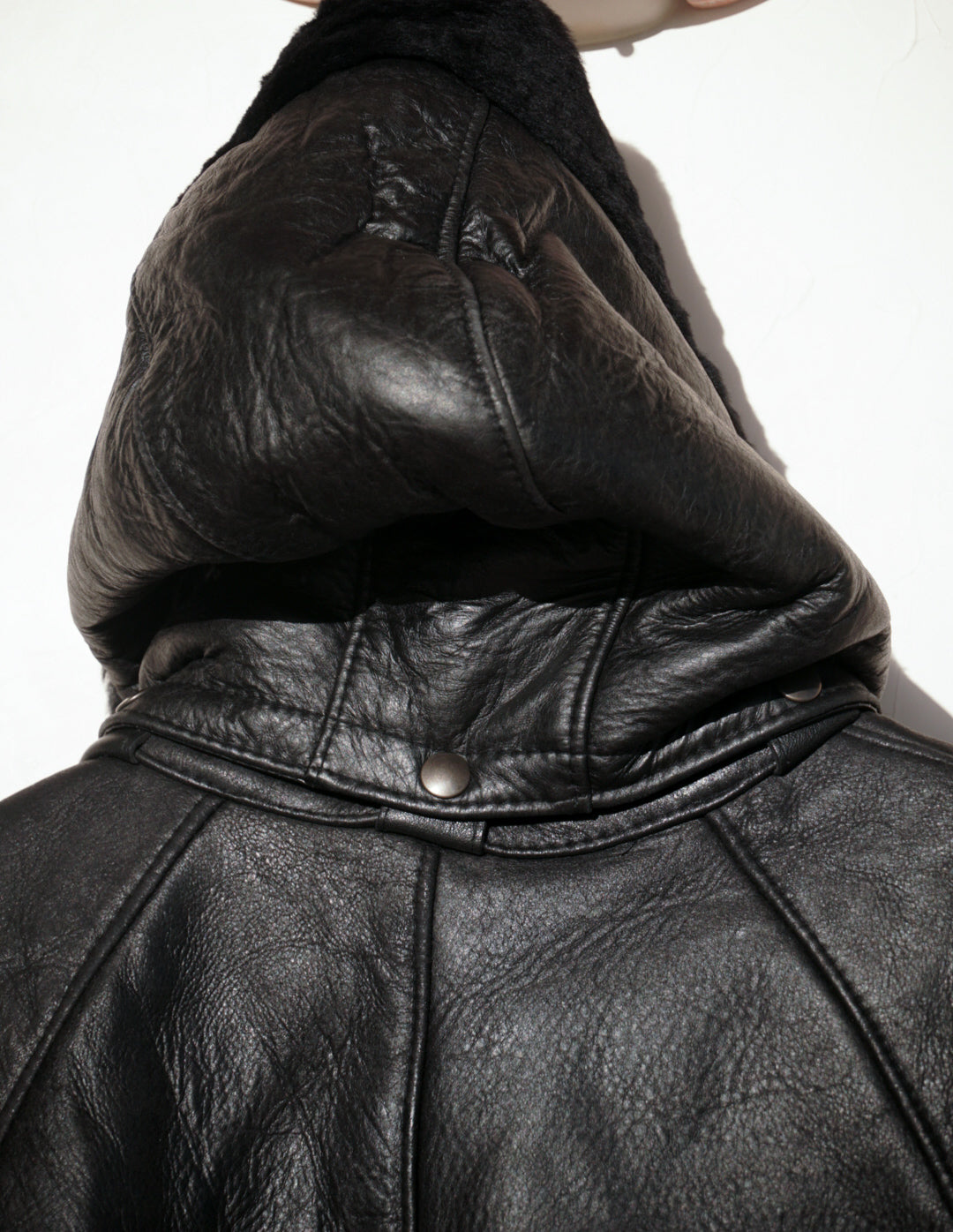 Manteau noir peau lainée à capuche