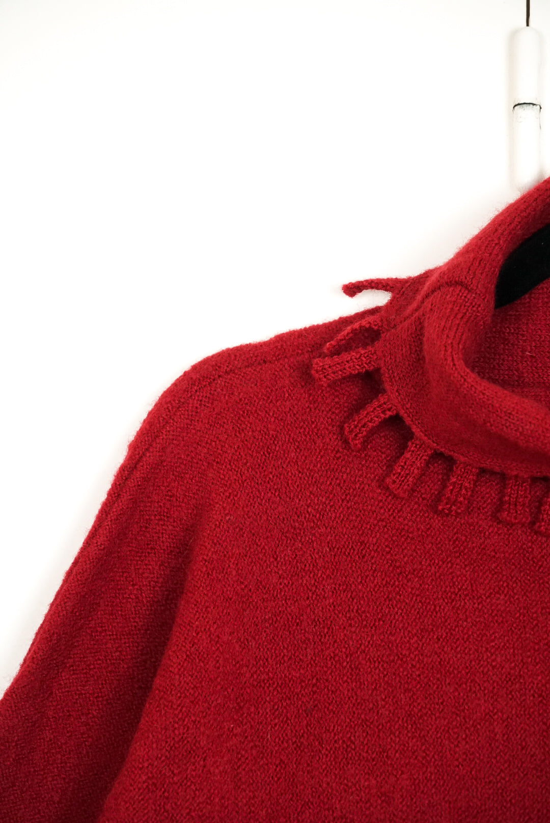 Pull rouge col roulé