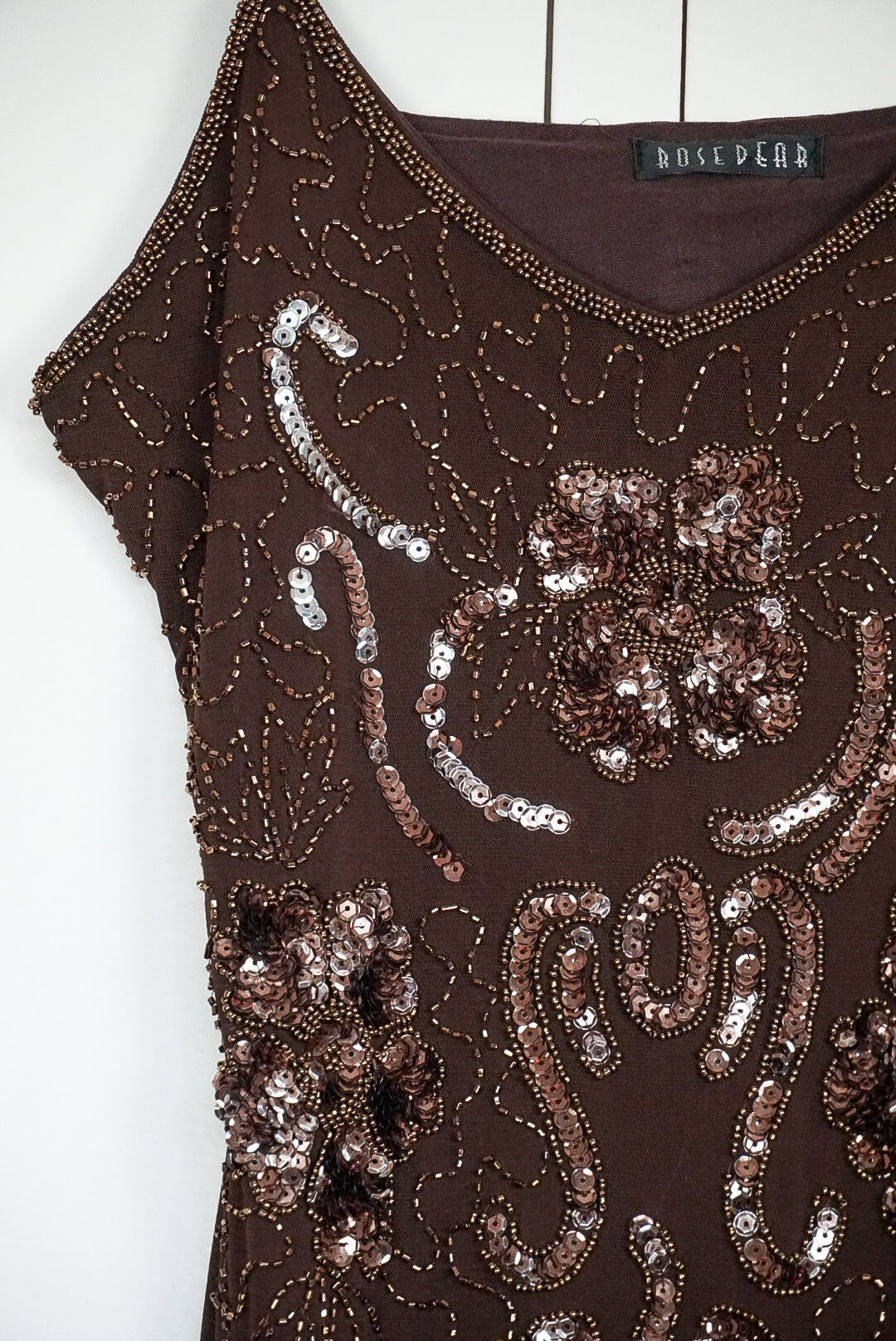 Robe marron à sequins
