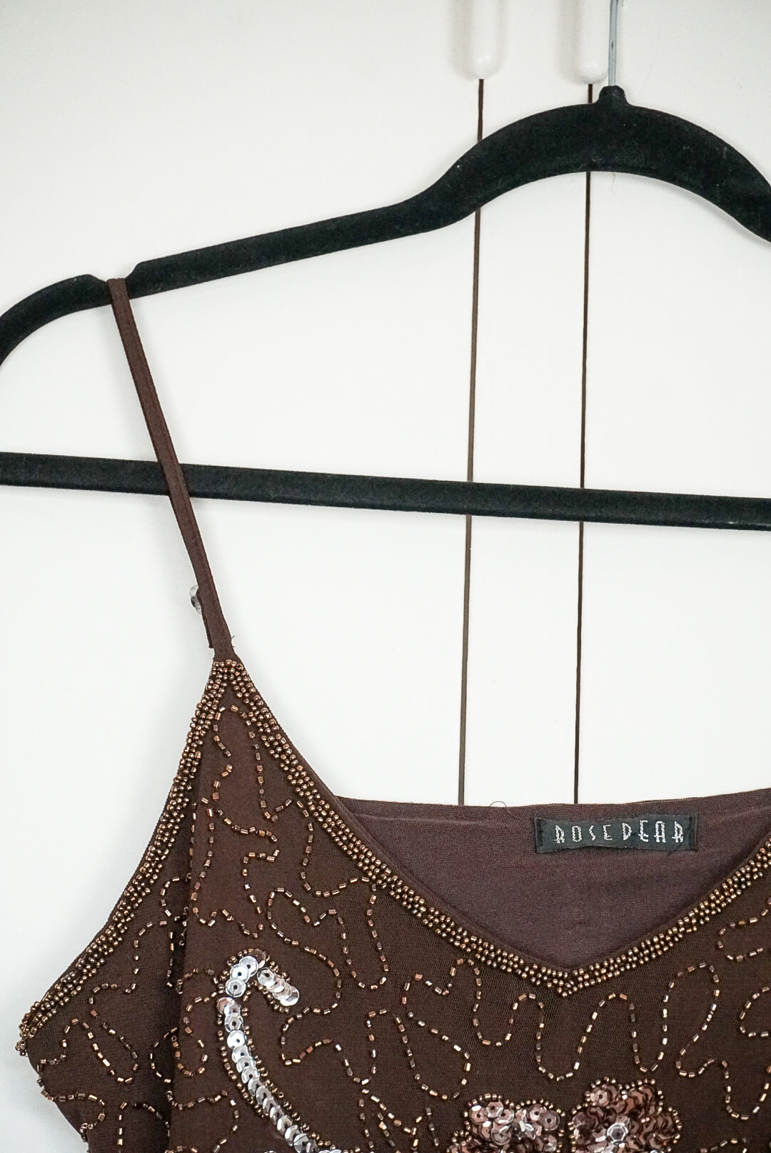 Robe marron à sequins