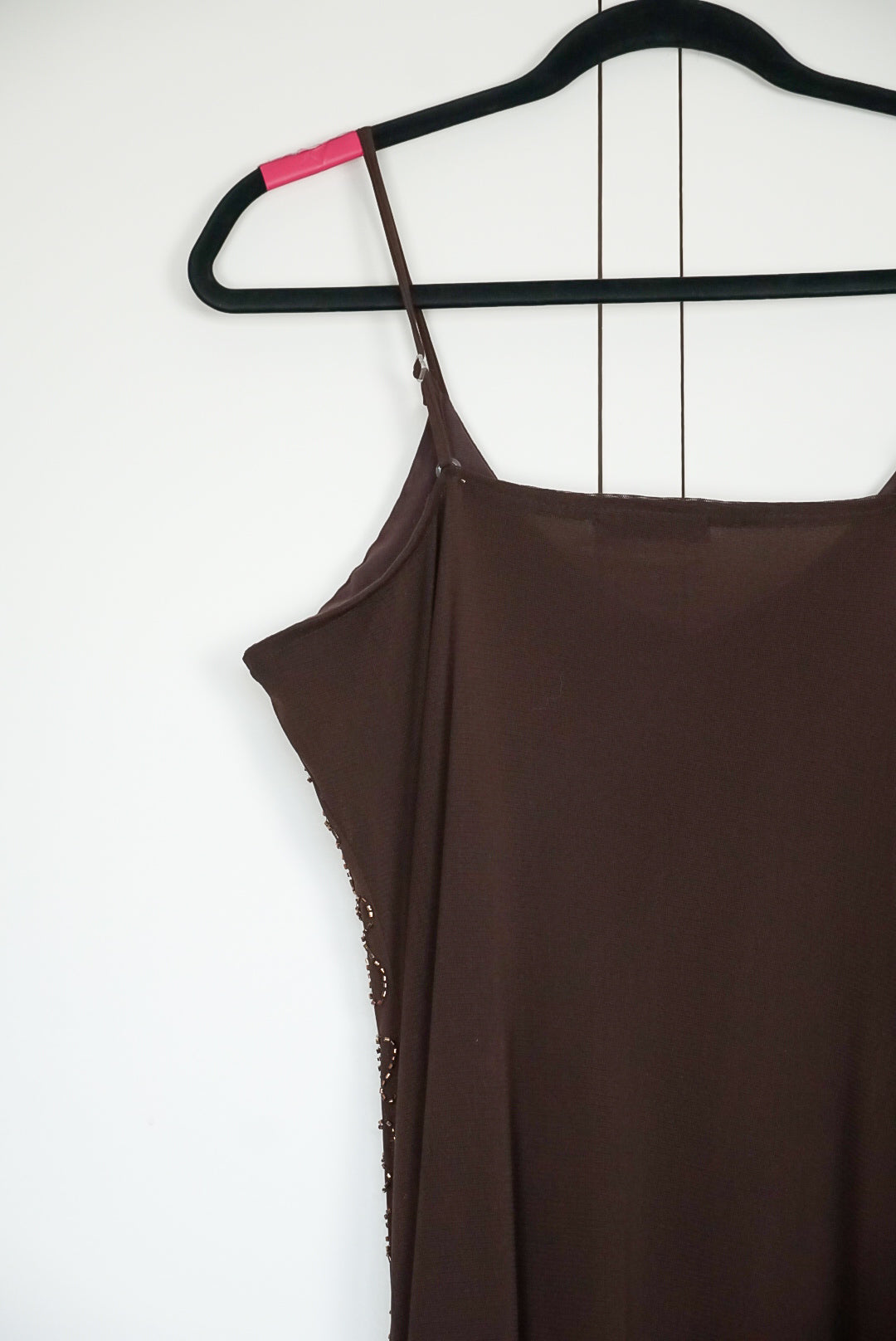 Robe marron à sequins