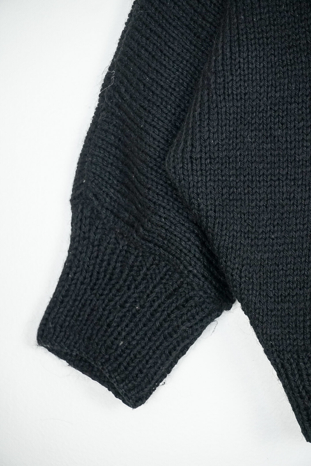 Pull noir bordée